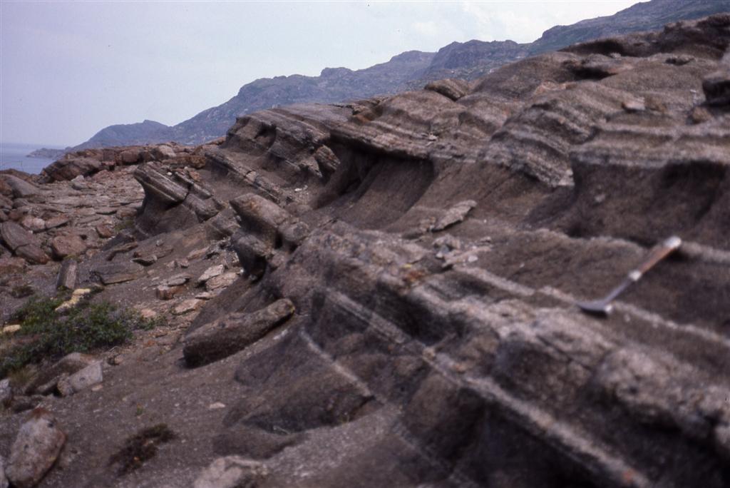 Slam Bang Bay - layered rocks
